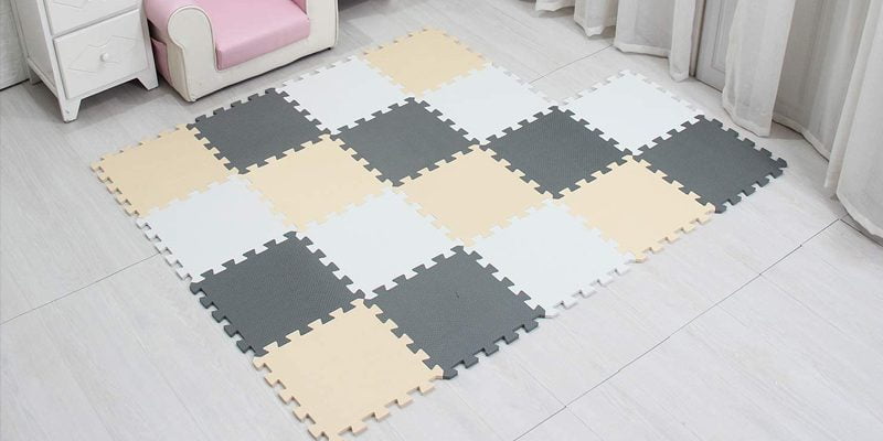 alfombra para juegos de tonalidades neutras 